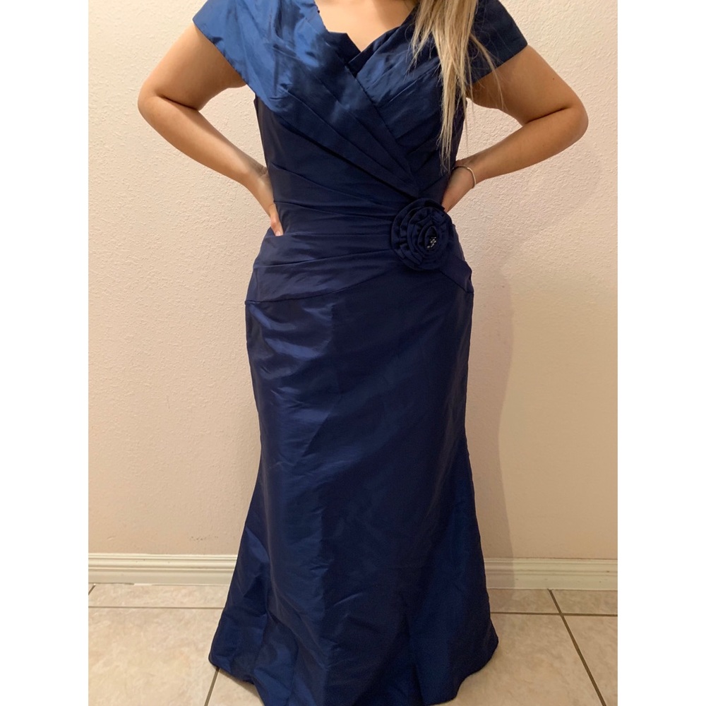 Beautiful blue woman dress flower on waisted💙💙